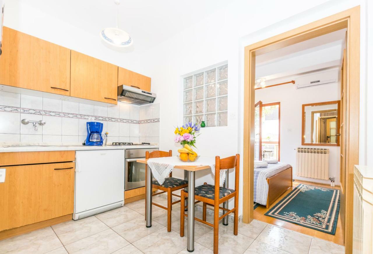 Apartment Darinka Pula Buitenkant foto
